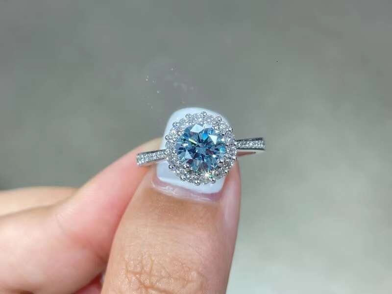 White Diamond Ring Lab-grown Diamond Round Brilliant Cut IGI SHring Engagement RingPave SettingVVS2