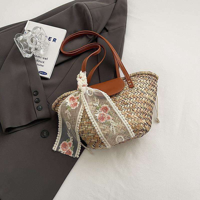 Ins Style Resort Beach Bag Summer Woven Bag Women S Large Capacity New Leisure Vacation Basket Beach Single Shoulder Bucket Bag KQ