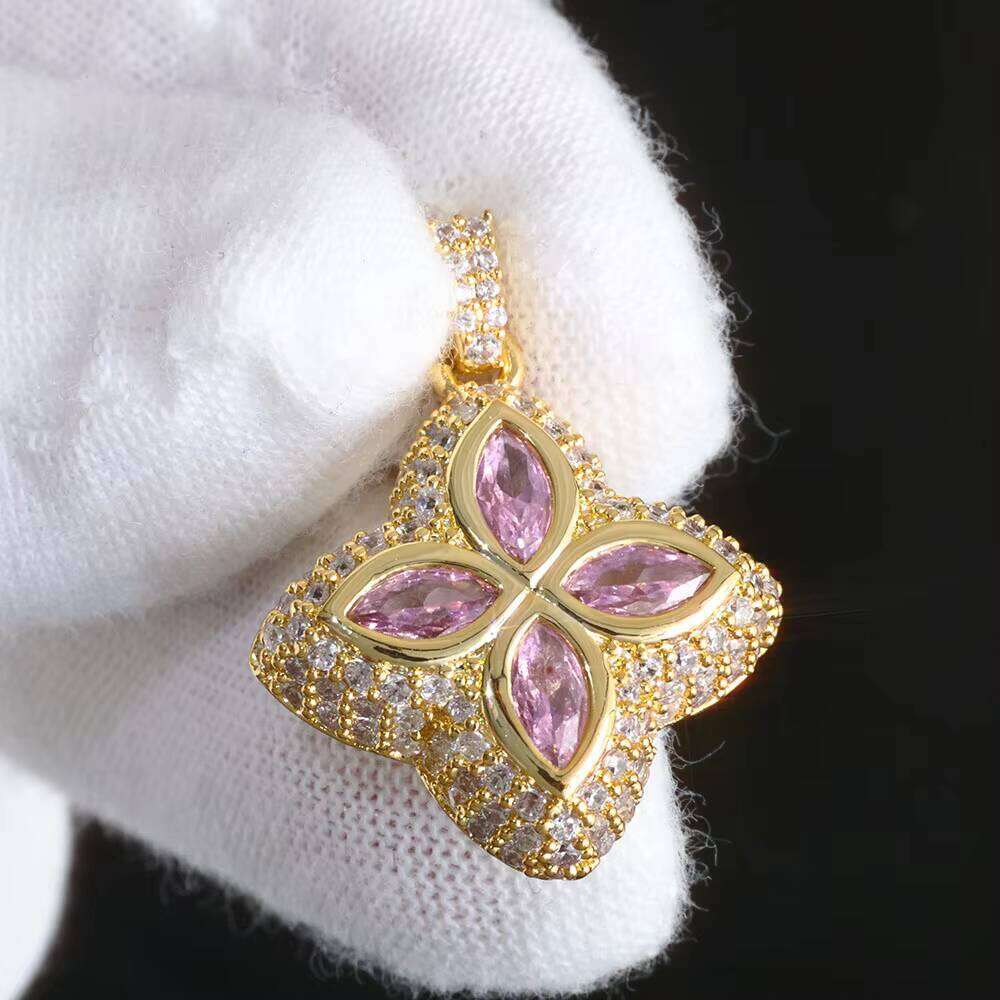 NUOYA Custom Hip-Hop Four-Leaf Clover Iced Colorful VVS Moissanite Design Gold-Plated Charm Pendant Boutique Jewelry