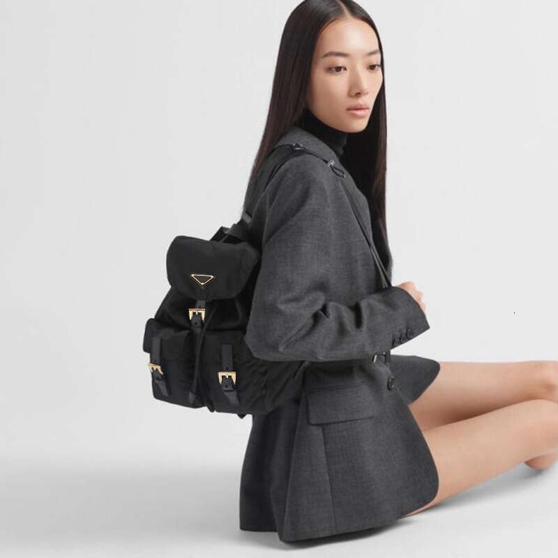 New women's outdoor travel, commuting, lightweight design, for female college students, small backpack