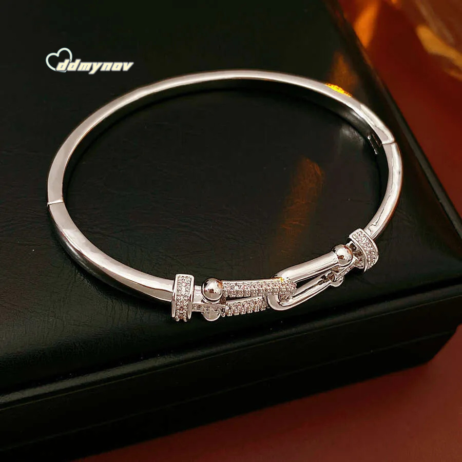 Real Gold Plated Zircon Horseshoe Buckle Open Light High-end Exquisite Bracelet Personality Minimalist Style Women's Jewelry ddmynov