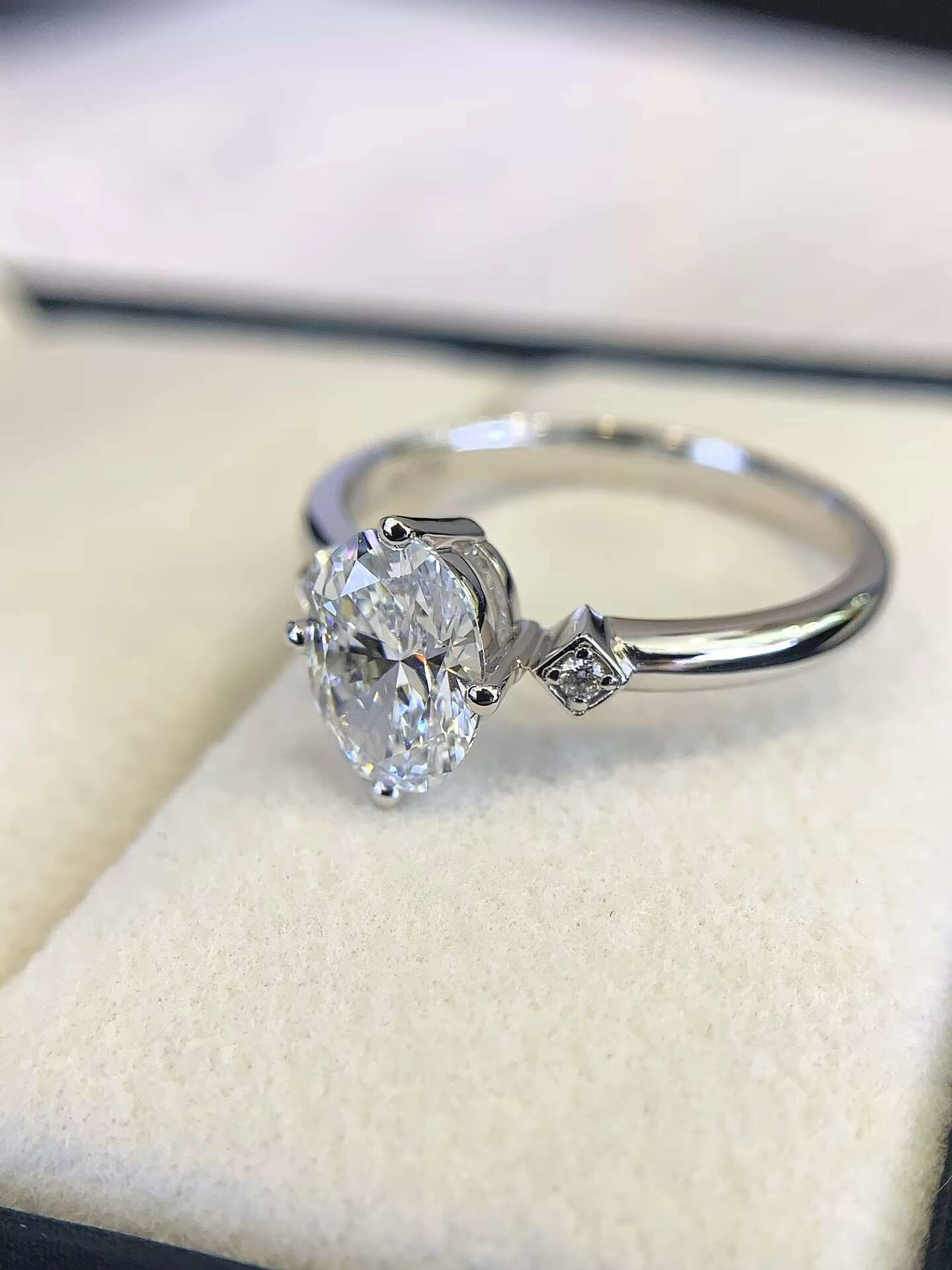 3 Stone Ring Classic 18k White Gold With D Color VVS Oval Cut Lab Created Diamond for Bride Women Wedding Jewelry