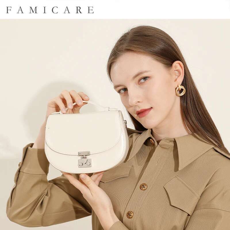 Designer Bag 2025 Summer New Girls Designer Shoulder Messenger Handbag Women Casual Retro Joker Crossbody Ladies Buckle Small Saddle Bag Luxury Bag