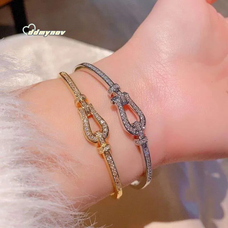Bracelet Designer Luxury jewelry bangle for women Copper plated with 18K gold Dia Studded Open Bracelets High End Fashion Personality Design Holiday g