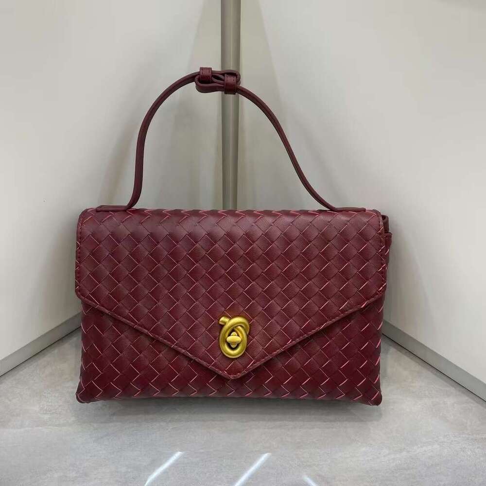Designer Bag Winter New Genuine Leather Handheld With Niche Design Commuter Single Shoulder Women S Bag Leisure Weaving For