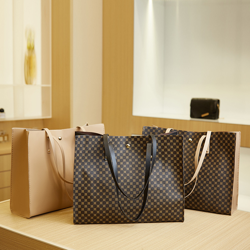 Womens Chic Crocodile Print Oversized Travel Bag Versatile Everyday Accessory tote bag
