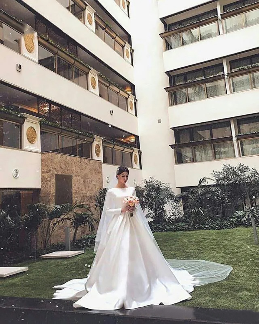 Plain Designed Satin Wedding Dresses Modest Long Sleeve Beteau Neckline Court Train Bridal Gowns Formal Robe de mariage Free shipping