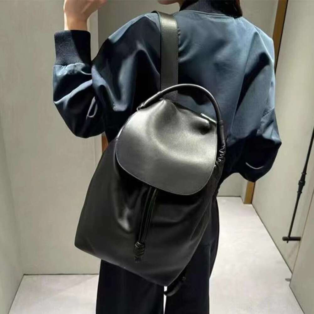 Luojia's new summer cowhide is a casual, simple, large capacity, soft leather, and high-end backpack