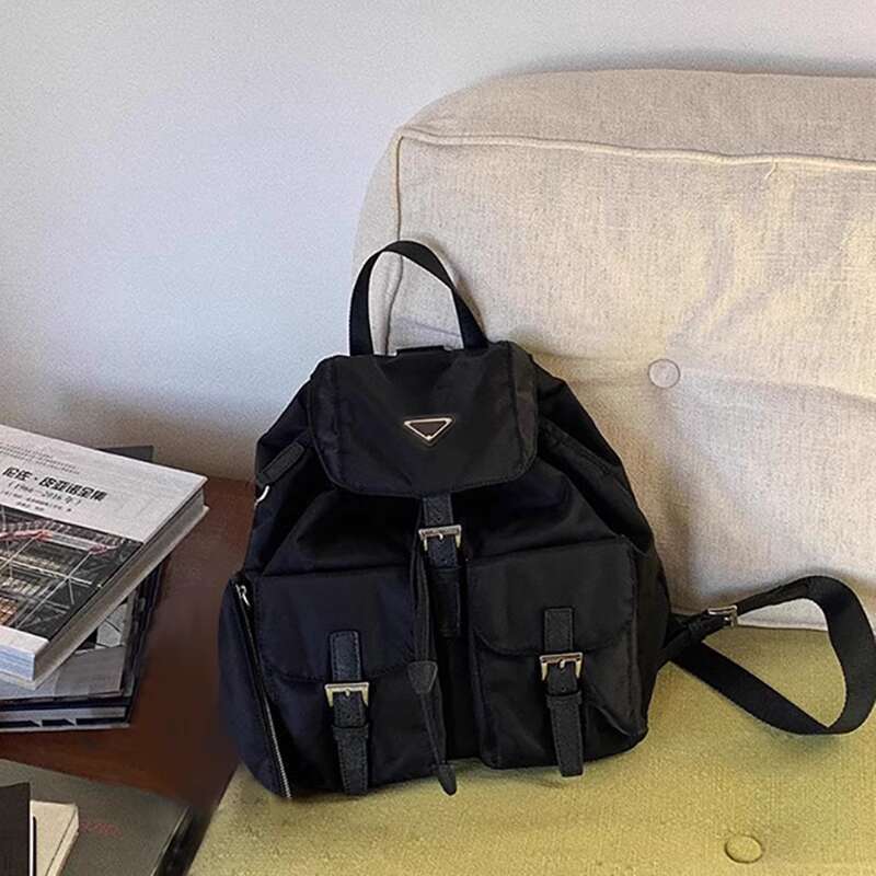 New women's outdoor travel, commuting, lightweight design, for female college students, small backpack