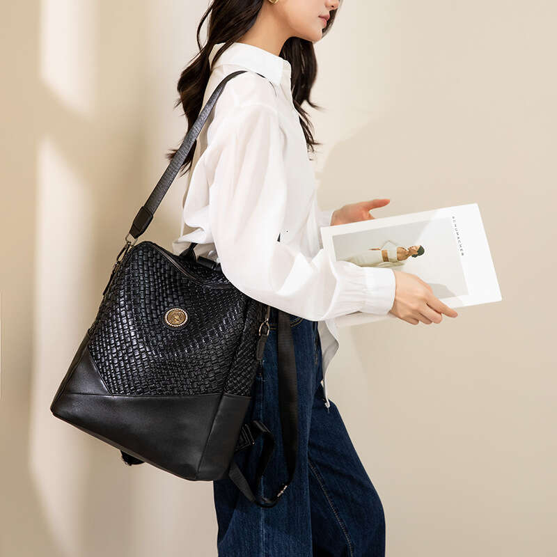 Soft leather for women 2025 new trendy and fashionable multifunctional commuting backpack, travel student backpack