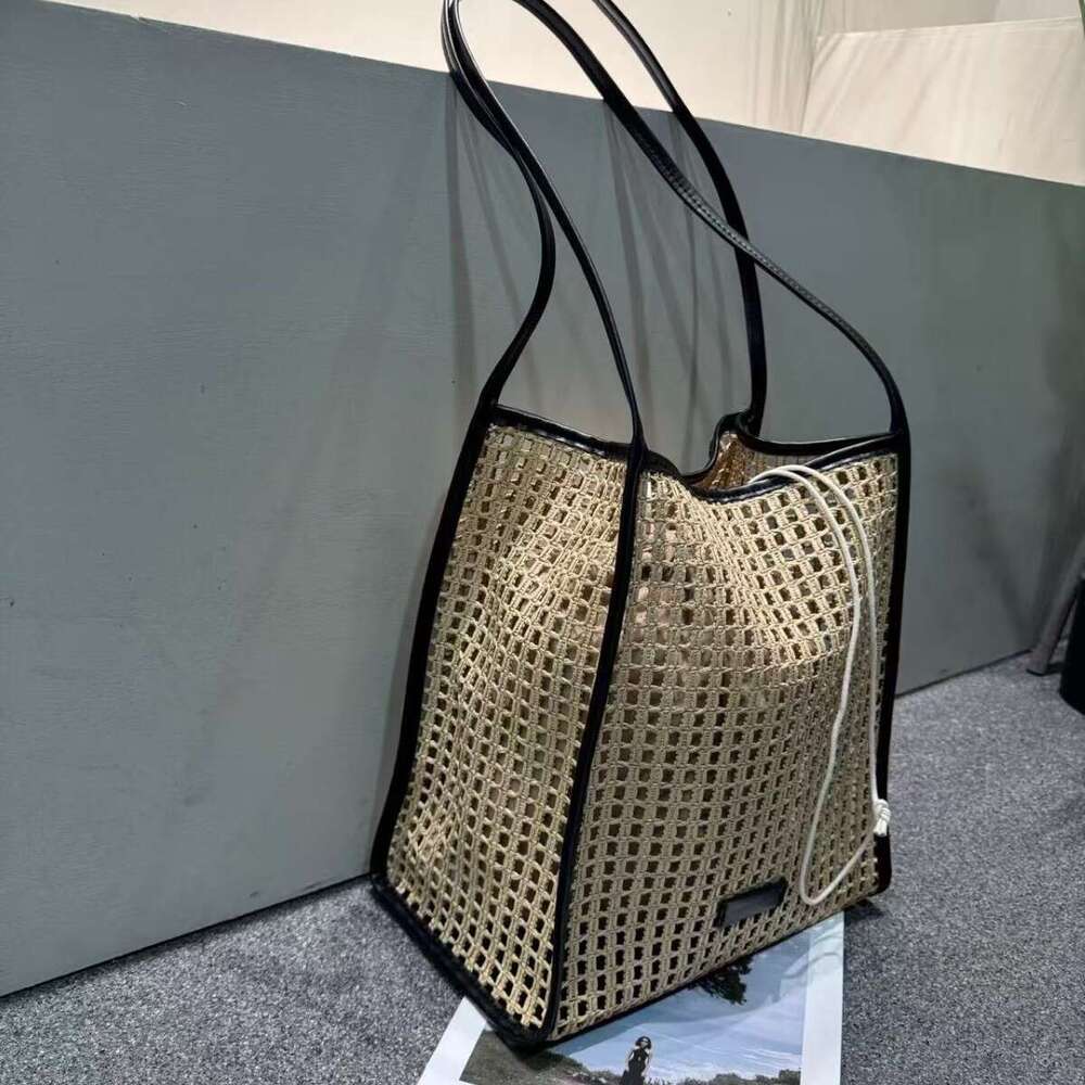 Ins Style Resort Beach Bag New Fashionable Simple Handbag Single Shoulder Underarm Hollow Grass Woven Seaside Vacation Bag Large Capacity KQ