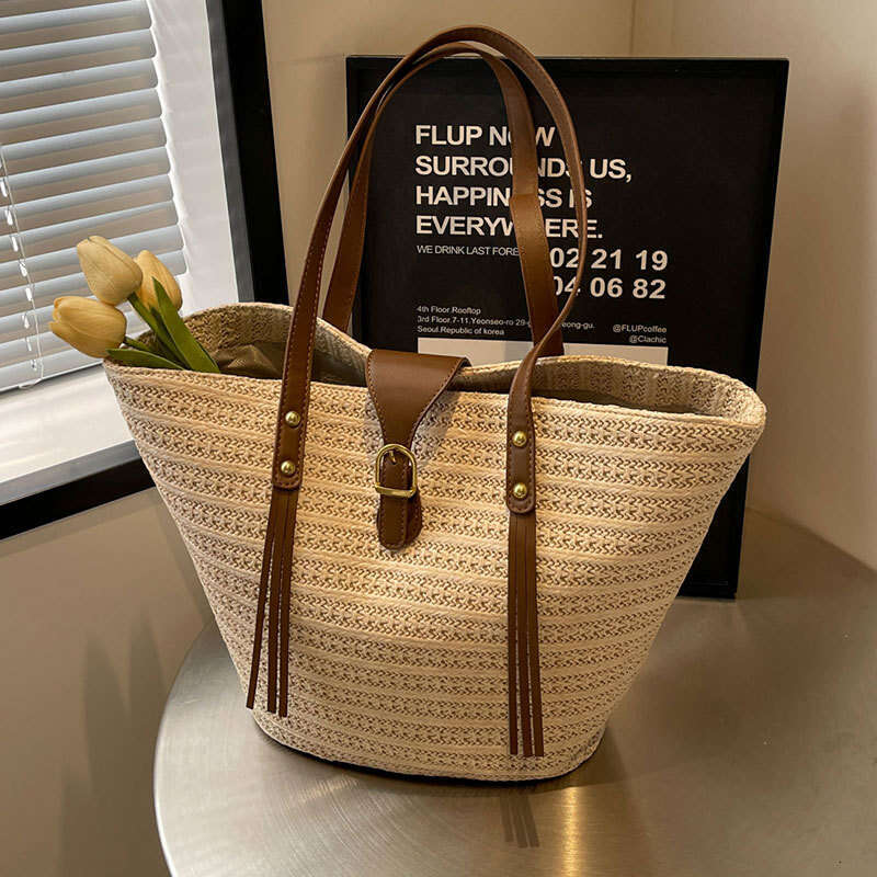 Ins Style Resort Beach Bag Straw For Women New Leisure Vacation Beach Woven Shoulder Large Capacity Commuting Tote Bag KQ