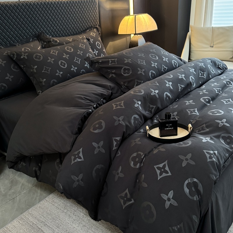 2025 New Black Four-Piece Set Washed Cotton Brushed Sheet Duvet Cover Bed Skirt Men's High-End Bedding