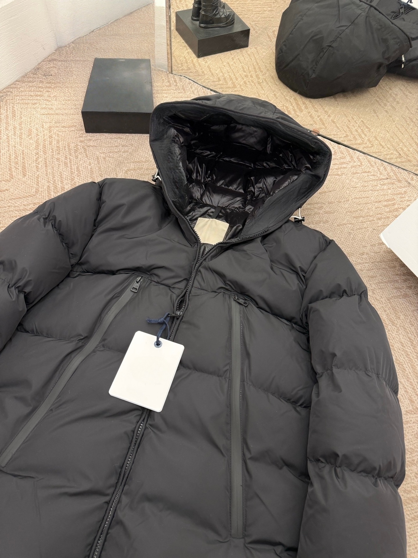 2025 Autumn/Winter Men's New Style: Simple, Warm, Versatile, Casual, and Relaxed Hooded Down Jacket