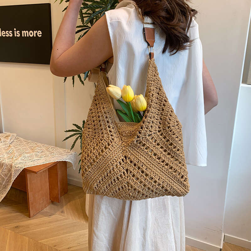 Ins Style Resort Beach Bag Large Capacity New Woven For Women Fashionable Seaside Single Shoulder Vacation Beach Bag Tassel Commuting Armpit Tote Bag 