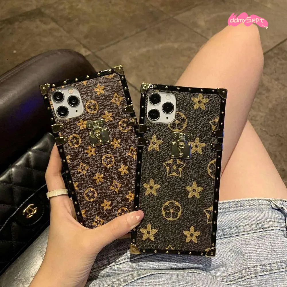 iPhone 15 Plaid Square Case - Protective Old Flower Checkerboard Cover for Apple 16 Pro Max ddmysept