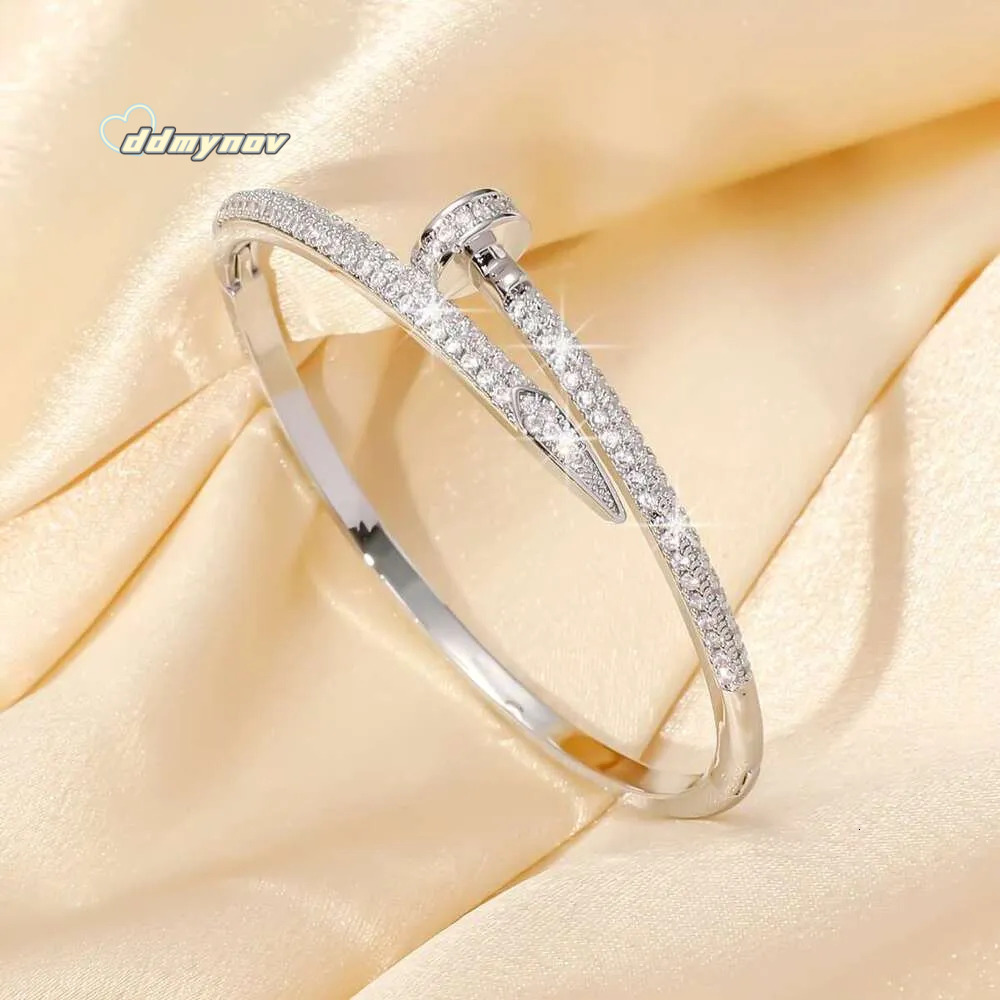 Bracelet Designer bangle luxury jewelry Bracelets for women stainless copper with silver High-quality fashion Zircon inlay Holiday and Festival gifts 