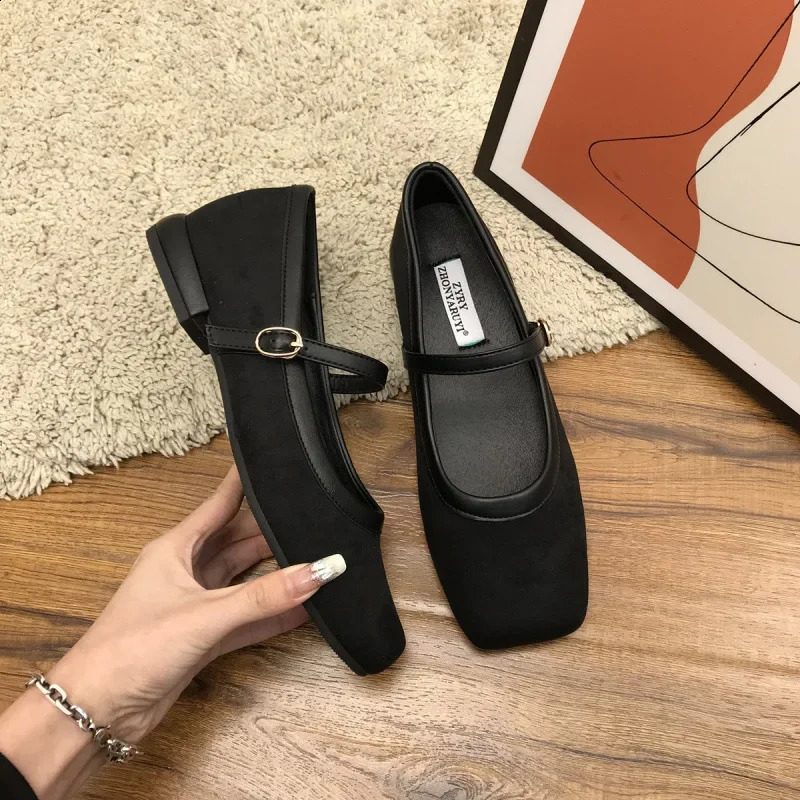 Retro Womens Flat Head Swan Suede Middle Heel Milk Shoes Soft Leather Mary Jane Stiletto High Heels Fall 250418