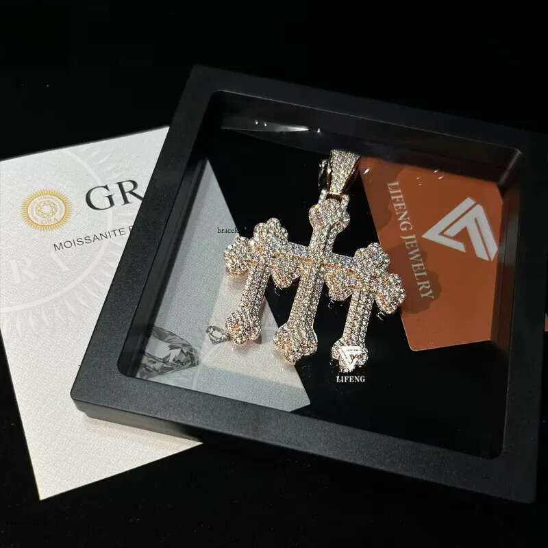 Rose Gold Plated Sterg Sier Iced Out VVS Dia Custom Charm Hip Hop Three Cross Moissanite Pendant for Men