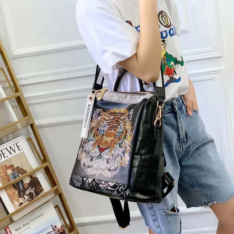 Personality Women Backpack Teenager Girl Large Capacity School Bag Fashion Sequins Travel Bagpack Female Soft Leather Backpacks