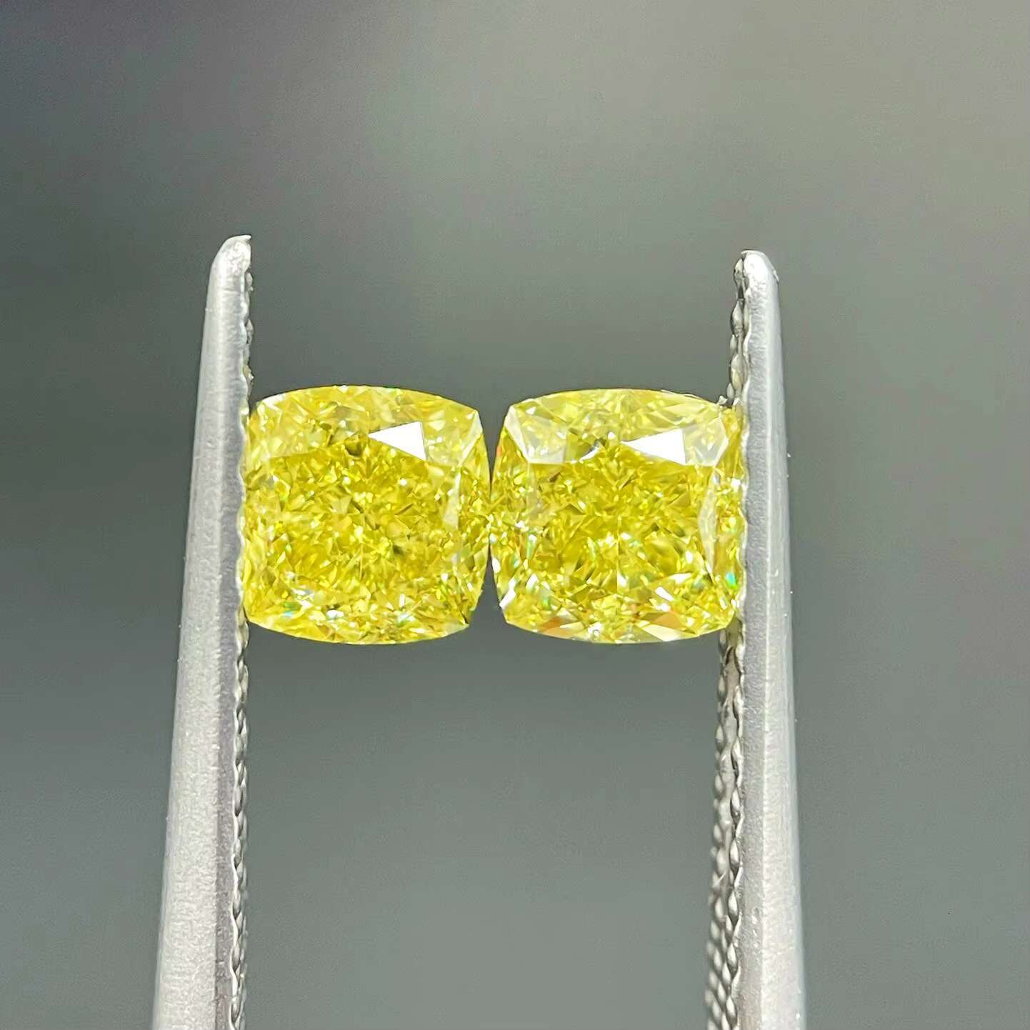 Fancy Vivid Wholesale Yellow Lab Grown Diamond CVD HPHT GIA IGI Certified 1CT 2CT Oval Cut VVS Loose Diamond Stone
