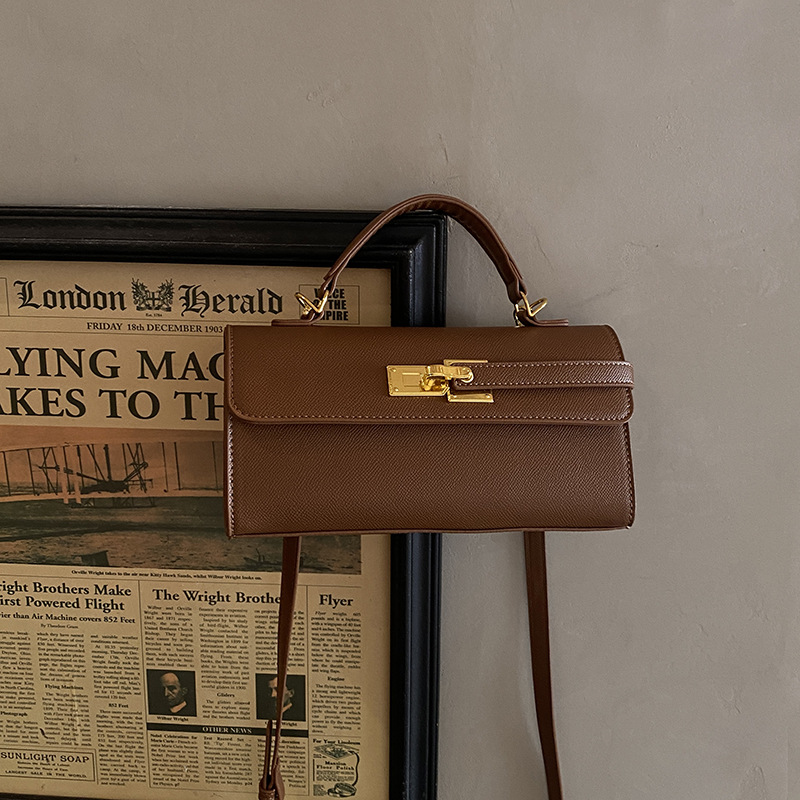 Free Shipping Designer bag Fashionable casual simple versatile single shoulder light luxury trendy crossbody bag Black Brown Gold Red Pink