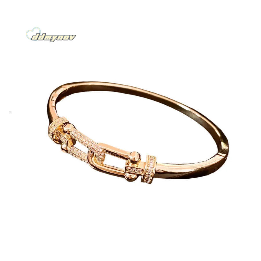 Real Gold Plated Zircon Horseshoe Buckle Open Light High-end Exquisite Bracelet Personality Minimalist Style Women's Jewelry ddmynov