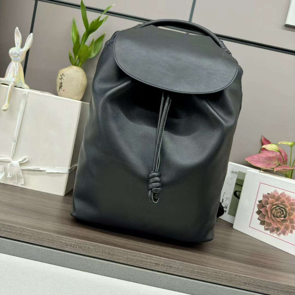 Luojia's new summer cowhide is a casual, simple, large capacity, soft leather, and high-end backpack