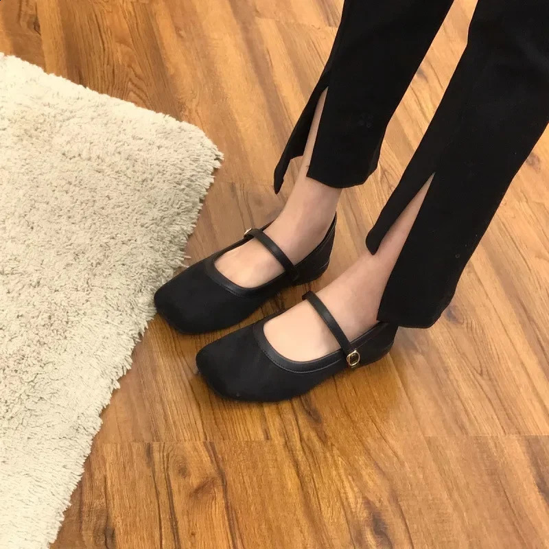 Retro Womens Flat Head Swan Suede Middle Heel Milk Shoes Soft Leather Mary Jane Stiletto High Heels Fall 250418