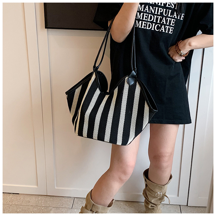 New Minimalist Striped Series Designer Fashionable Korean Style Bucket Tote Bag 2025 Free Shipping New Women's Casual Lazy Style Armpit High-qual