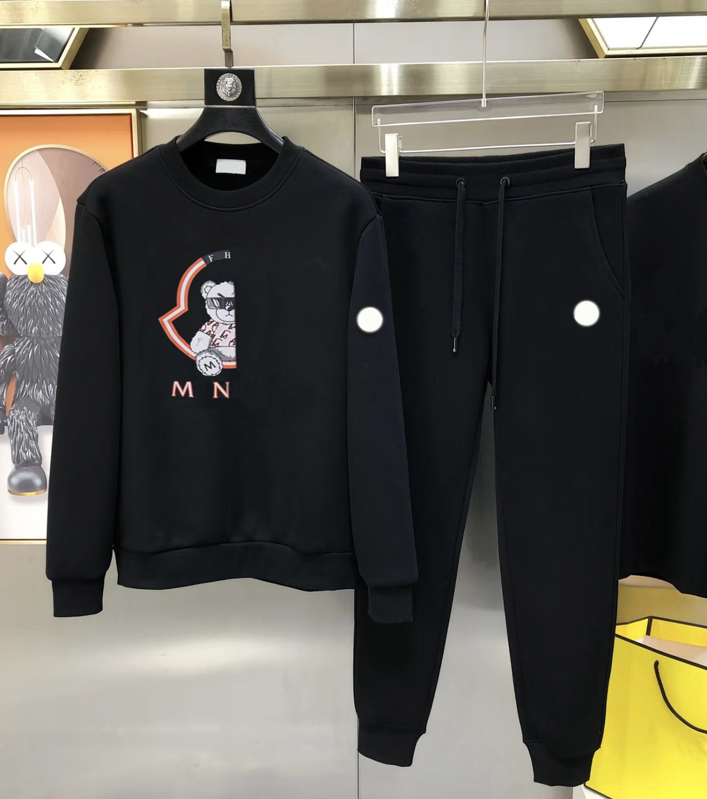 Men's brand sportswear, men's long-sleeved round-neck sportswear sets, women's sportswear and sportswear pants sets, casual sportswear pants, joggers' clothing