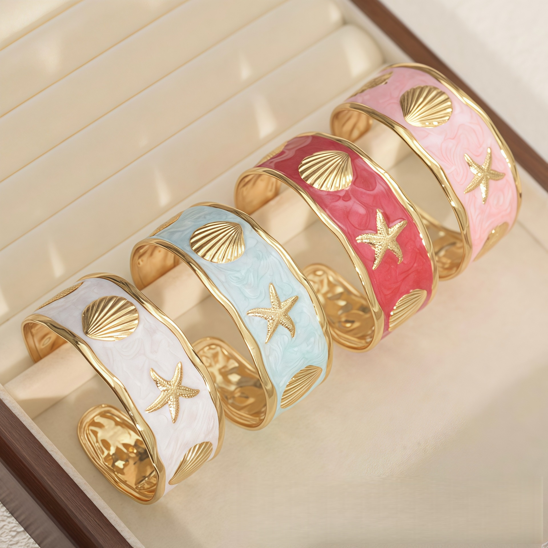 Shell Conch Oil-Dripping Stainless Steel Bracelet Fashionable and Versatile Design C-Shaped Open designer bracelet women luxury jewelry gold mens brac
