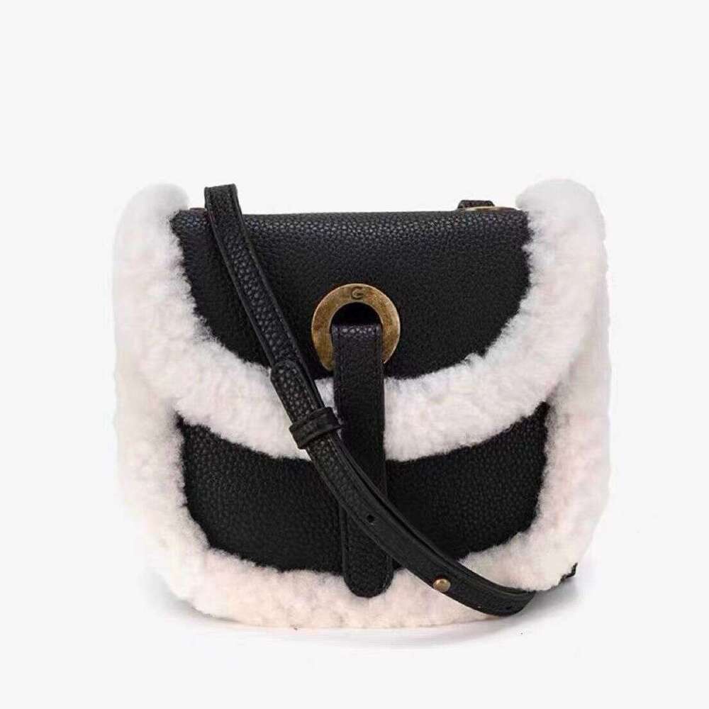 2025 011 store Designer luxury Women's Women's New Autumn Winter Suede Saddle Fur Lamb Wool Single Shoulder Crossbody Casual Plush Bag Monta