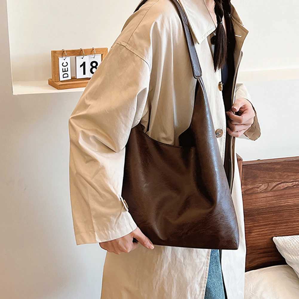 PU Soft Leather Tote Bag Large Capacity Women Vegan Leather Slouch Bag Hasp Closure Big Shoulder Bag Casual Style Commuting Bag XJ250610