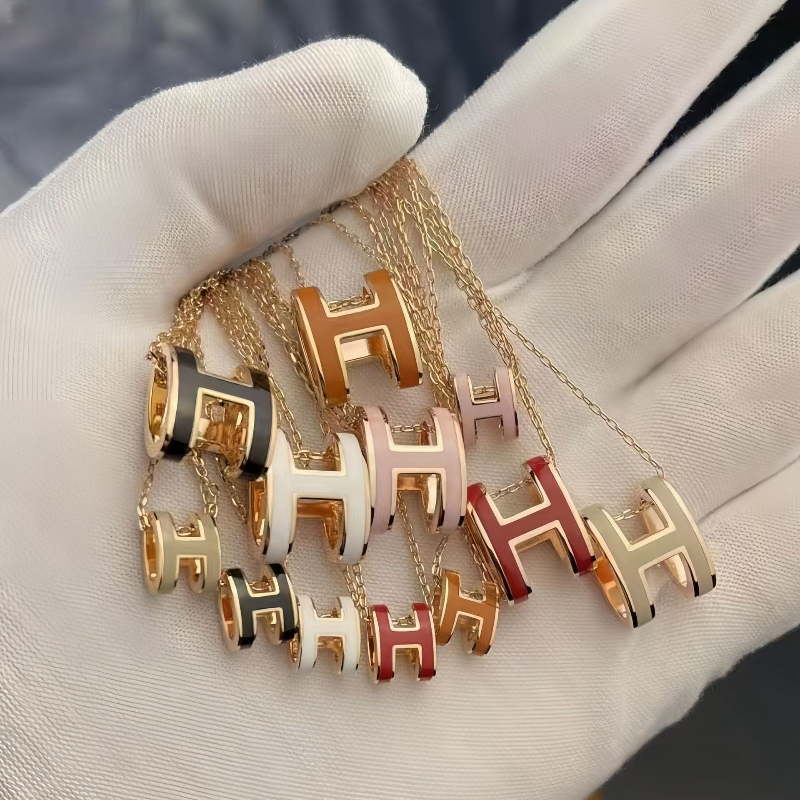 Luxury letters classic designer pendant necklace for women men 18k gold letter hollow cross chain choker necklaces jewelry top grade