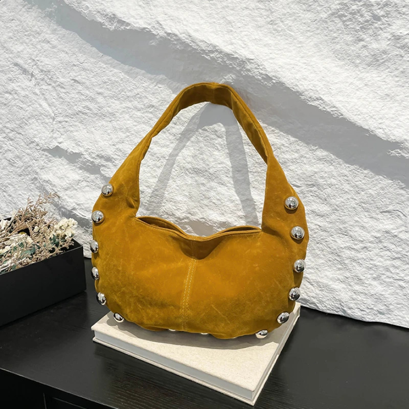 Autumn and winter vintage temperature good-looking suede veet rivet Versatile shoulder support handbag