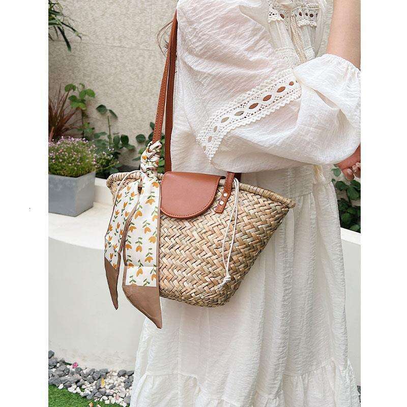 Ins Style Resort Beach Bag Summer Woven Bag Women S Large Capacity New Leisure Vacation Basket Beach Single Shoulder Bucket Bag KQ