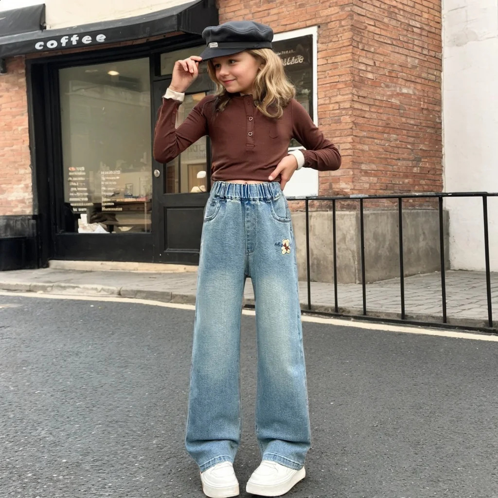 Girl Bear Jeans Wide Legs 2025 Product Fashionable and Versatile Medium Large Childrens Weight Loss Loose Casual Pants 250414z