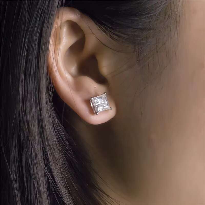 100% 925 Sterling Silver Real 0.5ct 1.0ct D Color Moissanite Stud Earrings for Women Sparkling Wedding Jewelry