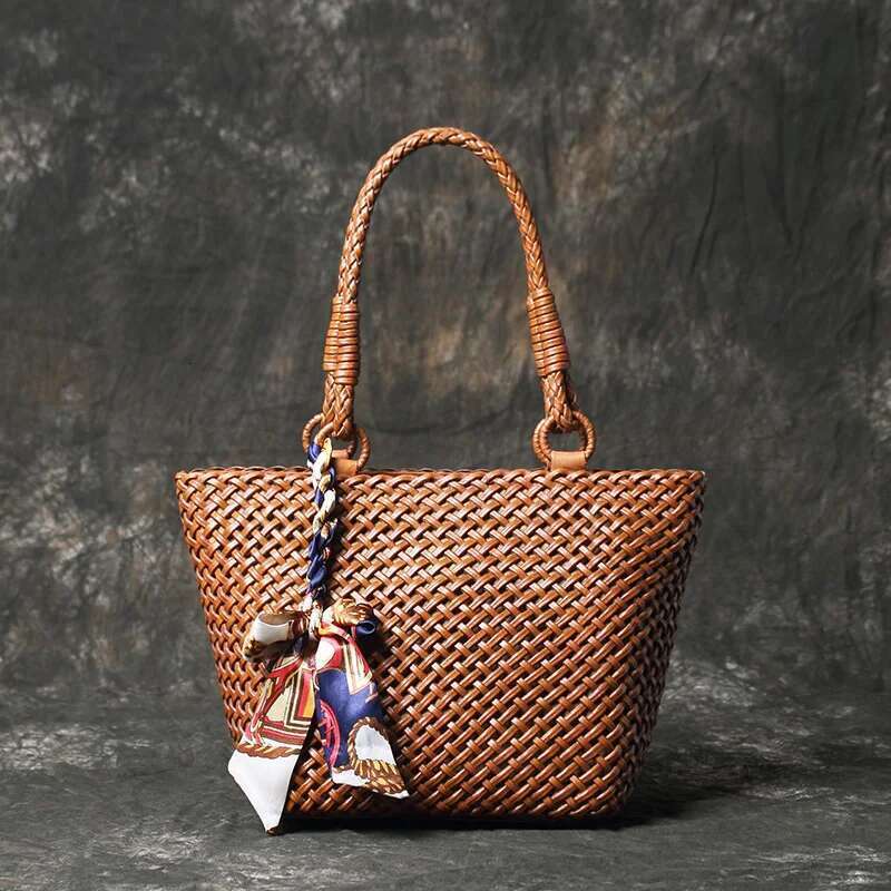 Cowhide Woven Women's Handmade Bag With Genuine Leather Texture, Casual Niche Retro French Hand-Held Shoulder Bag, New