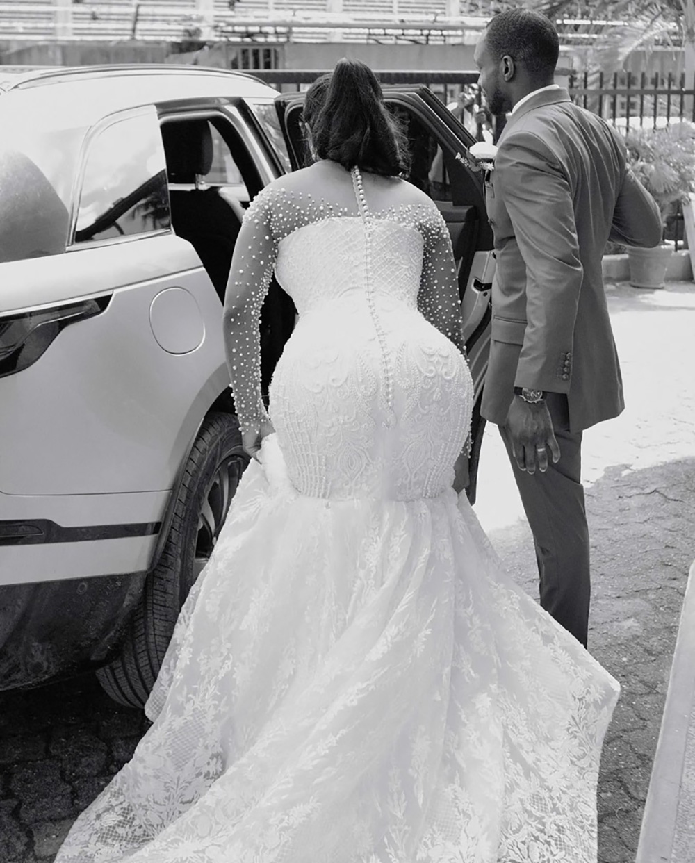 White Mermaid Wedding Dress Sheer Neck Full Sleeves Beaded Pearls Vintage Elegant Bridal Gowns Dresses