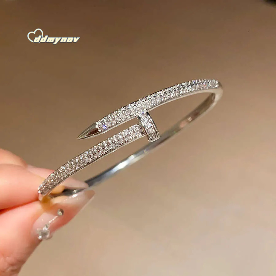 Bracelet Designer Luxury jewelry bangle for women Copper plated with 18K gold Dia Studded Open Bracelets High End Fashion Personality Design Holiday g