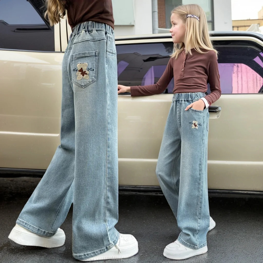 Girl Bear Jeans Wide Legs 2025 Product Fashionable and Versatile Medium Large Childrens Weight Loss Loose Casual Pants 250414z