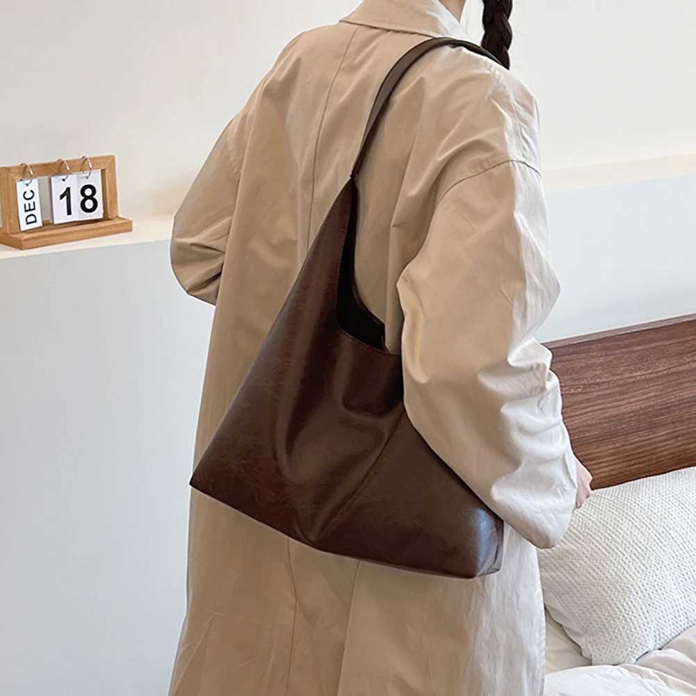 PU Soft Leather Tote Bag Large Capacity Women Vegan Leather Slouch Bag Hasp Closure Big Shoulder Bag Casual Style Commuting Bag XJ250610