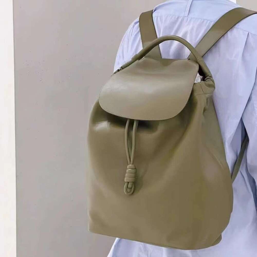 Luojia's new summer cowhide is a casual, simple, large capacity, soft leather, and high-end backpack