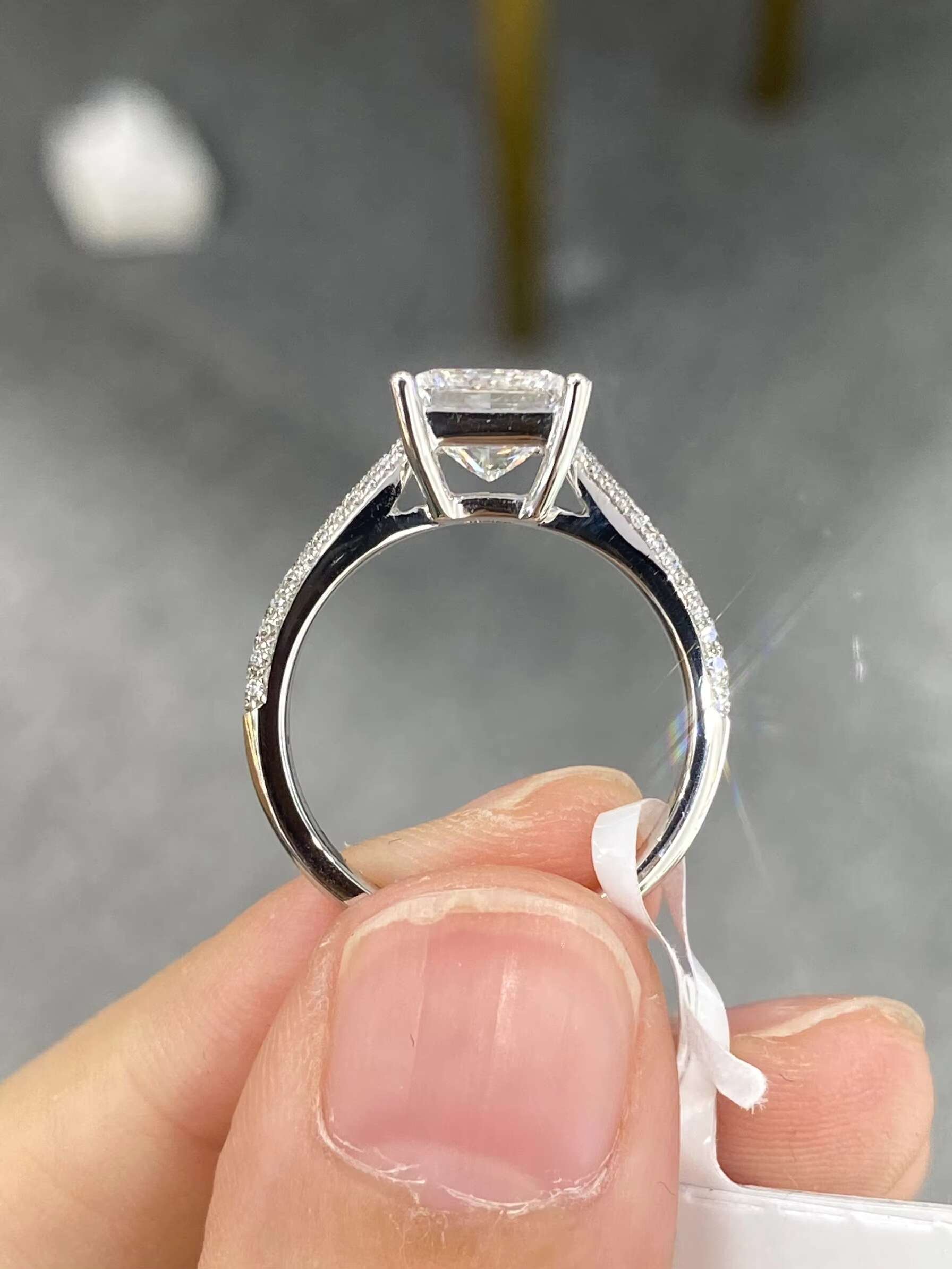 Luxurious Setting Lab-grown Diamond Princess Cut IGI SHring Engagement Ring