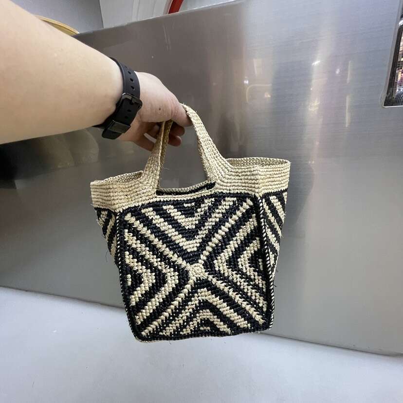 Ins Style Resort Beach Bag New Handheld Lafite Grass Hand Woven Casual Handbag Internet Celebrity Vacation Beach Bag Trend KQ