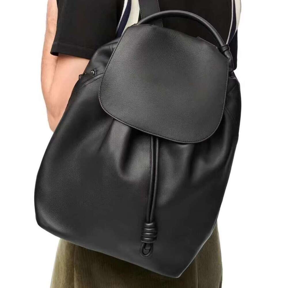 Luojia's new summer cowhide is a casual, simple, large capacity, soft leather, and high-end backpack