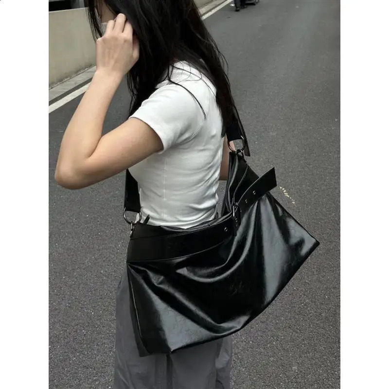 unisex cross body capacity soft Pu leather handbag lazy style womens large black shoulder bag solid color