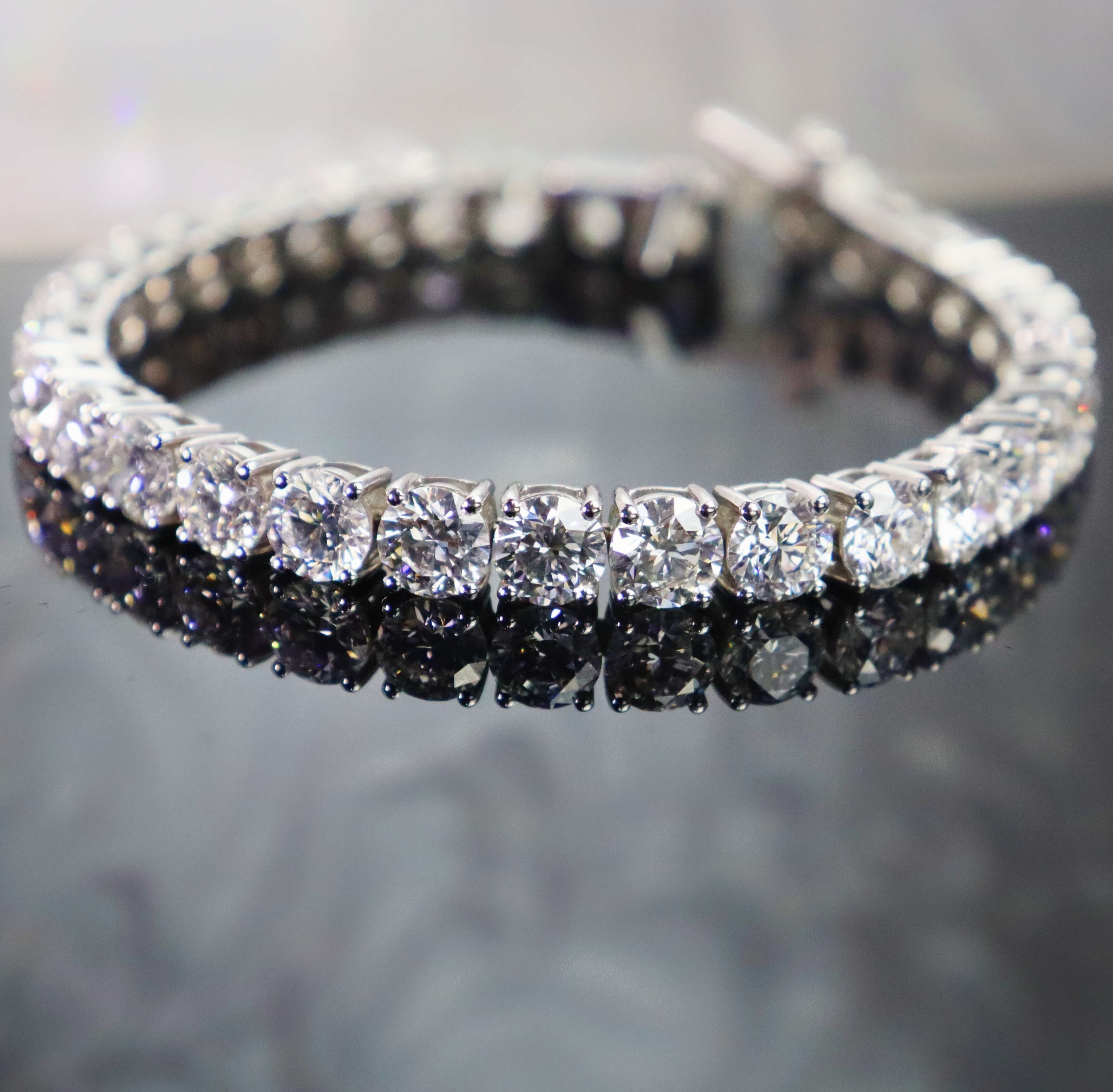 Customizable 18K Gold Diamond Bracelet IGI GIA Lab Grown Diamond for Engagement Wedding or Banquets Fine Jewelry